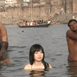 【GIF画像あり】インドのガンジス川で全裸の日本人女性を発見したんだがｗ